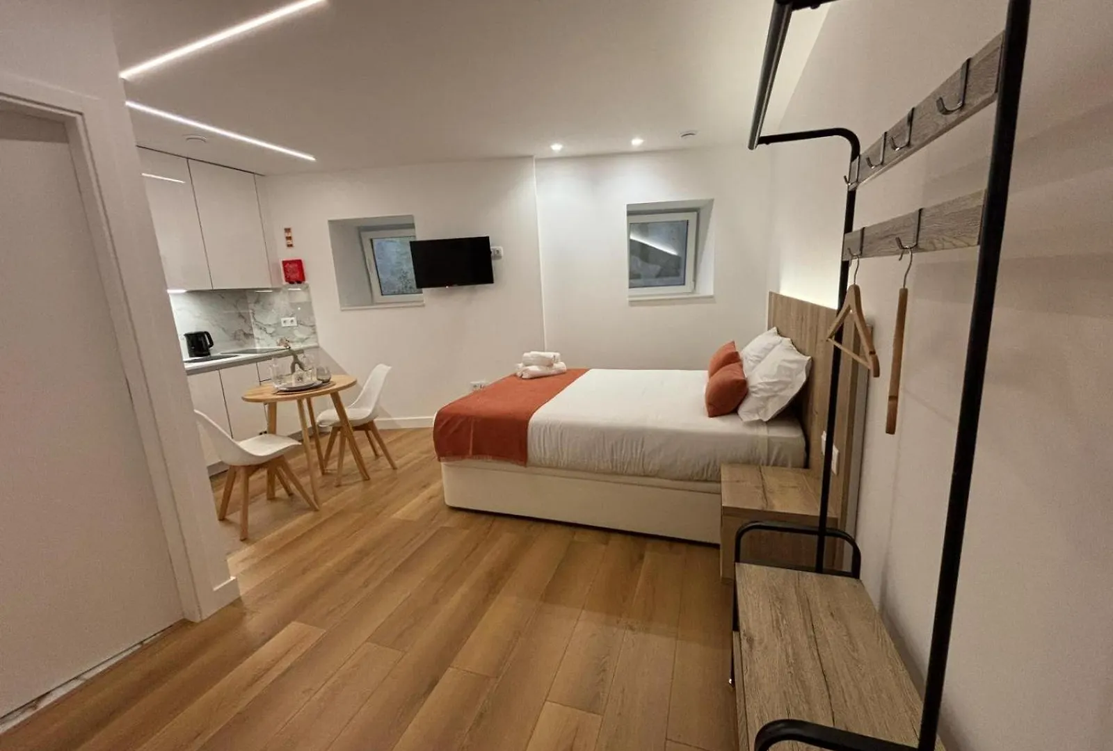 Vc House Estudios, Κοΐμπρα 0*,